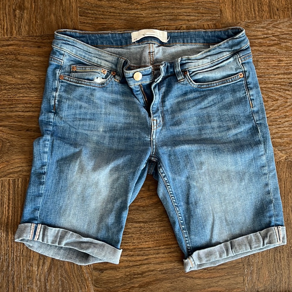 Women’s Bermuda Jean shorts, size 33
